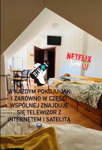 a bedroom with a bed with a sign on the wall at Apartamenty u Chlipały in Krośnica