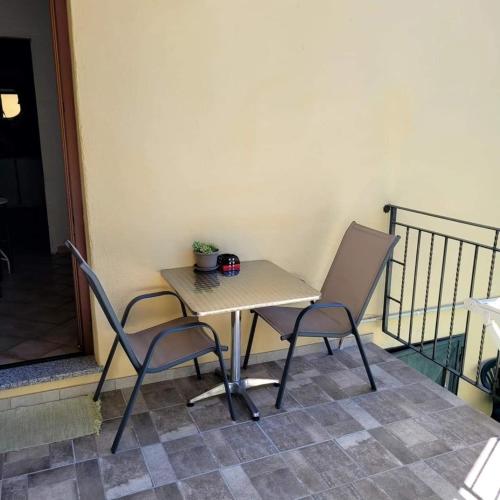 a table and two chairs on a balcony at Affittacamere D&D in Porto San Paolo