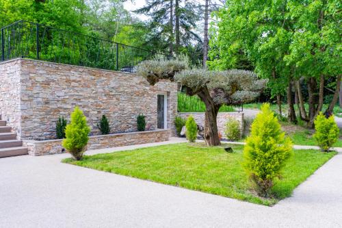 Zahrada ubytování Le Chanelya - Havre de Paix au Coeur de la Forêt