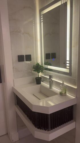a bathroom with a sink and a mirror at مادير 1 in Jeddah