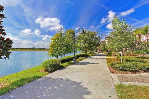 Epic Universe Lake View Condo, Vista Cay - 1005 photo 26