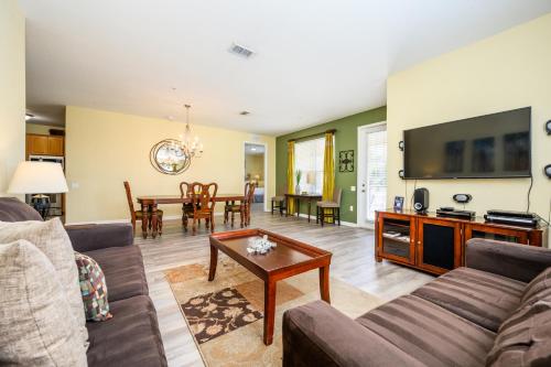 Epic Universe Lake View Condo, Vista Cay - 1005 photo 38