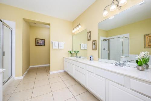 Epic Universe Lake View Condo, Vista Cay - 1005 photo 60