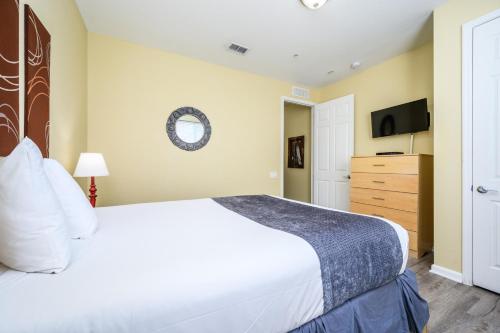 Epic Universe Lake View Condo, Vista Cay - 1005 photo 65