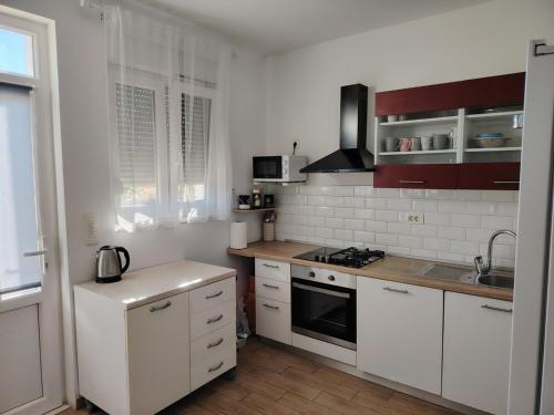 Η κουζίνα ή μικρή κουζίνα στο Simun apartman