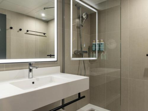 Koupelna v ubytování Novotel Paris Suresnes Longchamp