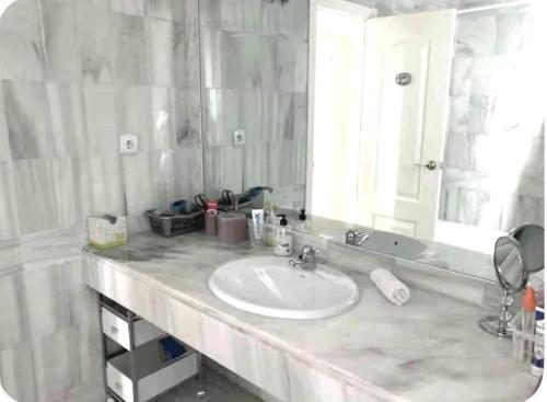 Beach Apartment - Sleeps 6 Pool & Private Terrace