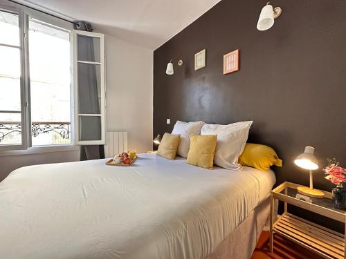 Postel nebo postele na pokoji v ubytování Le Charme d'Avignon