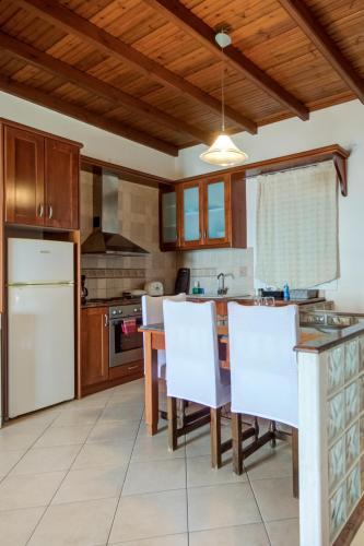 Aphrodite Suites & Apartments with Swimming Pool