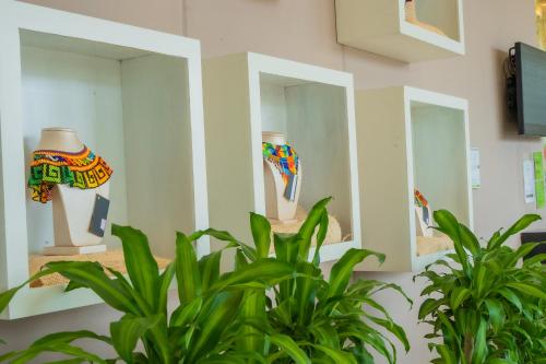 a room with two mirrors and a plant at Mia Hotel Choco in Quibdó