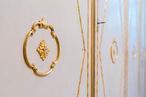 a gold hoop on a wall next to a door at Villa Belvedere by Comorooms in Como