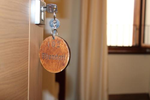 a door tag hanging from a door handle at Il Borgo Ospitale - Albergo Diffuso in Rotonda