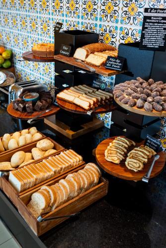 a bakery with lots of bread and pastries on shelves at ibis Styles Belem Nazare in Belém