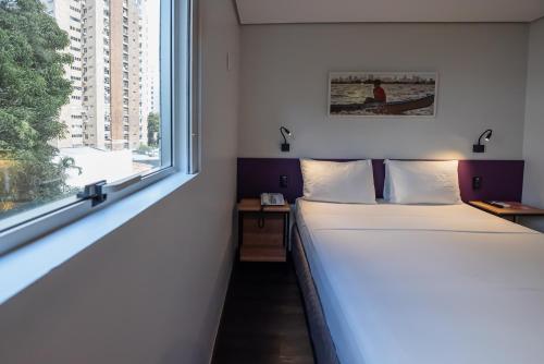 a room with two beds and a window at ibis Styles Belem Nazare in Belém