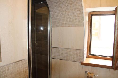a shower with a mirror and a window in a bathroom at Il Borgo Ospitale - Albergo Diffuso in Rotonda