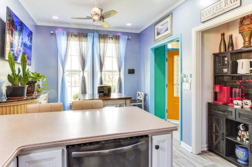 Gambar di galeri bagi Island Vibes Home with Fire Pit in Murfreesboro! di Murfreesboro