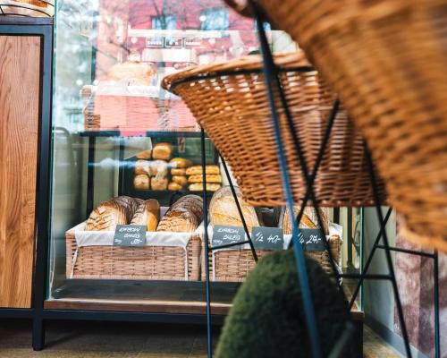 a display window of a bakery with baskets of bread at Apartmány Elzet in Třeboň