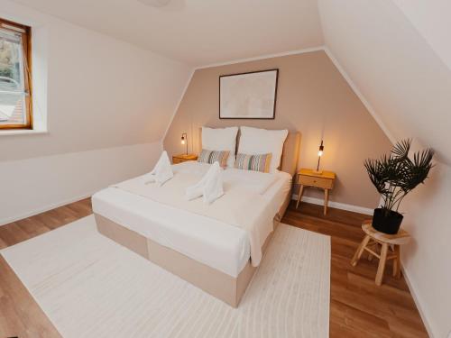 Cama o camas de una habitación en JINO Königstein l Elbblick - WLAN - stilvoll