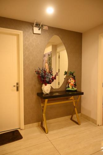 a room with a mirror and a table with flowers at 2 BHK The Luxury Stays by Glambirds Apartment in Solan