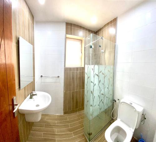 a bathroom with a sink and a toilet and a shower at Duplex El mansoura A1 in Kelibia