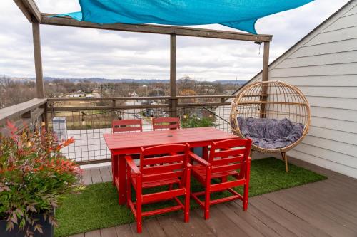 Μπαλκόνι ή βεράντα στο Designer Penthouse with Rooftop Deck Near Downtown and Lookout Mtn