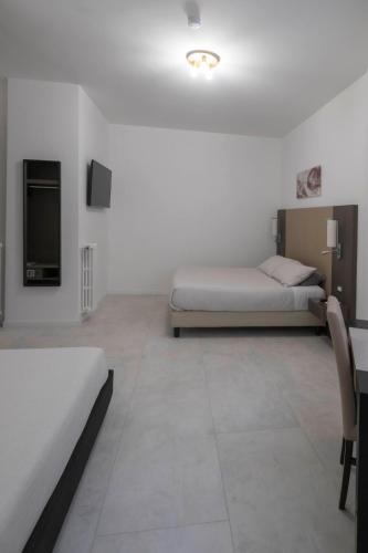 a hotel room with two beds and a tv at Il Perugino Guest House in Rome