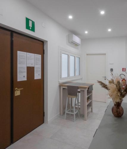 an office with a door and a desk and a table at Il Perugino Guest House in Rome
