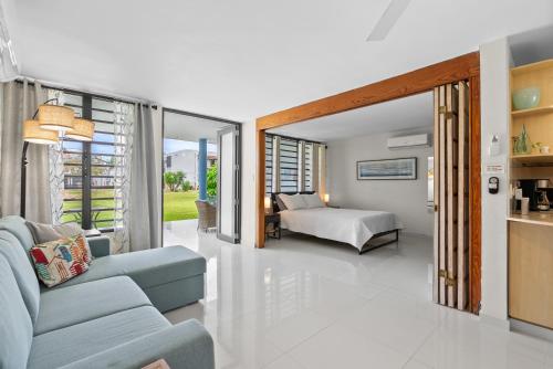 Postel nebo postele na pokoji v ubytování Playas Del Yunque Condo Pool and Beach Access