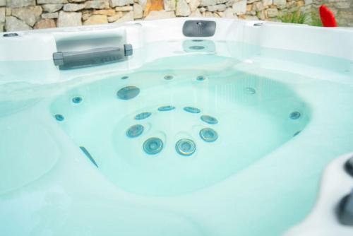 a white bath tub with aperature at 151 Spring Downtown Eureka Springs Suite B in Eureka Springs