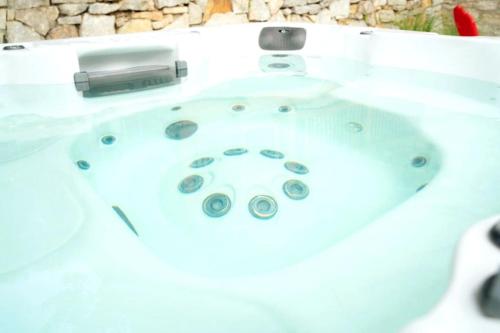 a white bathtub with a button at 151 Spring Downtown Eureka Springs Suite F in Eureka Springs