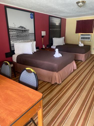 Royal Palace Inn and Suites Myrtle Beach Ocean Blvdにあるベッド