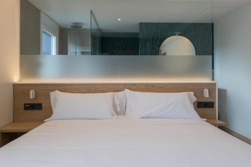 Giường trong phòng chung tại Hotel Spa Meiga do Mar