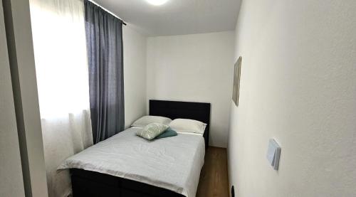Katil atau katil-katil dalam bilik di Apartment with garden in Barbariga