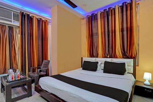 Ένα ή περισσότερα κρεβάτια σε δωμάτιο στο Hotel O Krishna Galaxy