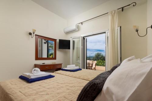 Aphrodite Suites & Apartments with Swimming Pool