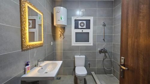 Koupelna v ubytování amwaj chalet north coast قرية أمواج الساحل الشمالي
