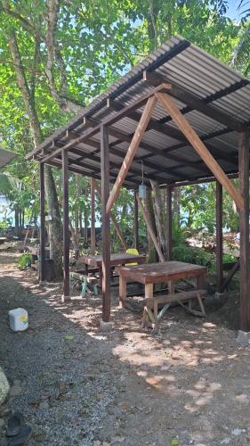 a wooden pavilion with a picnic table under it at Casa Mamré in Cahuita