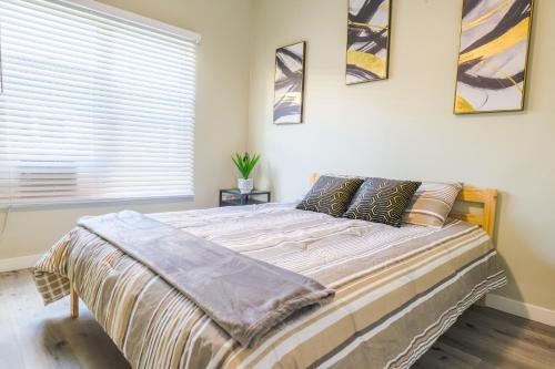 Ένα ή περισσότερα κρεβάτια σε δωμάτιο στο 2BR Retreat Near Balboa Park