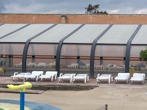 Photo de la galerie de l'établissement mobil home camping le mar estang, à Canet