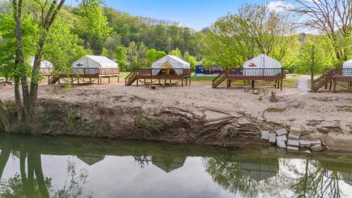 Příroda nedaleko luxury tent