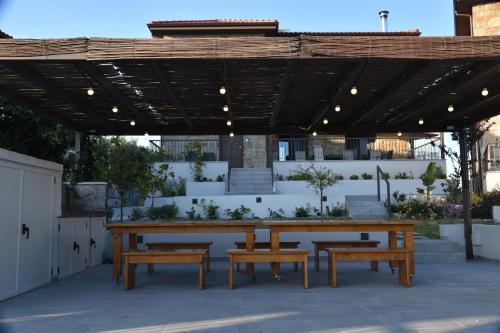 Stone Hut Apartments