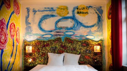a bedroom with a bed and a painting on the wall at ART Hotel Dalgas, BW Signature Collection in Brande