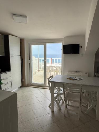 San Lorenzo Beach Mにあるテレビまたはエンターテインメントセンター