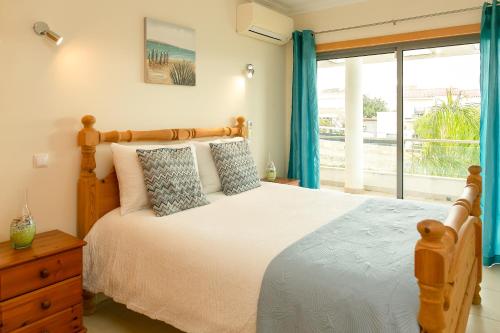 Spacious Villa with AC, pool and garden by Algarve Dream Holidays