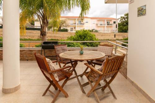 Spacious Villa with AC, pool and garden by Algarve Dream Holidays