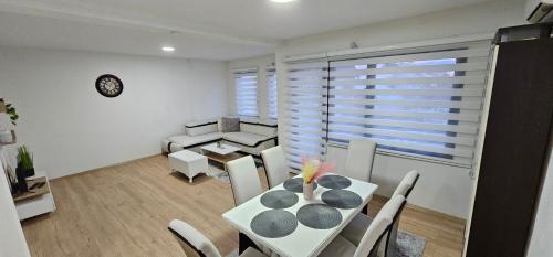 Zona d'estar a Property Sim-Vlae
