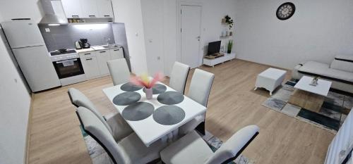 Dapur atau dapur kecil di Property Sim-Vlae