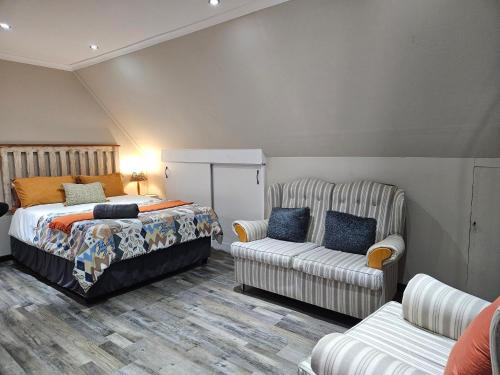 Postel nebo postele na pokoji v ubytování Cozy & Private Bachelor Flat