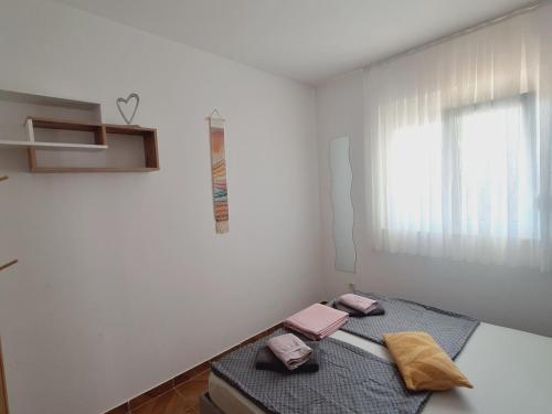Ένα ή περισσότερα κρεβάτια σε δωμάτιο στο Apartman Laura