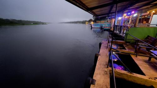 B&Bの近くを流れる川の景色